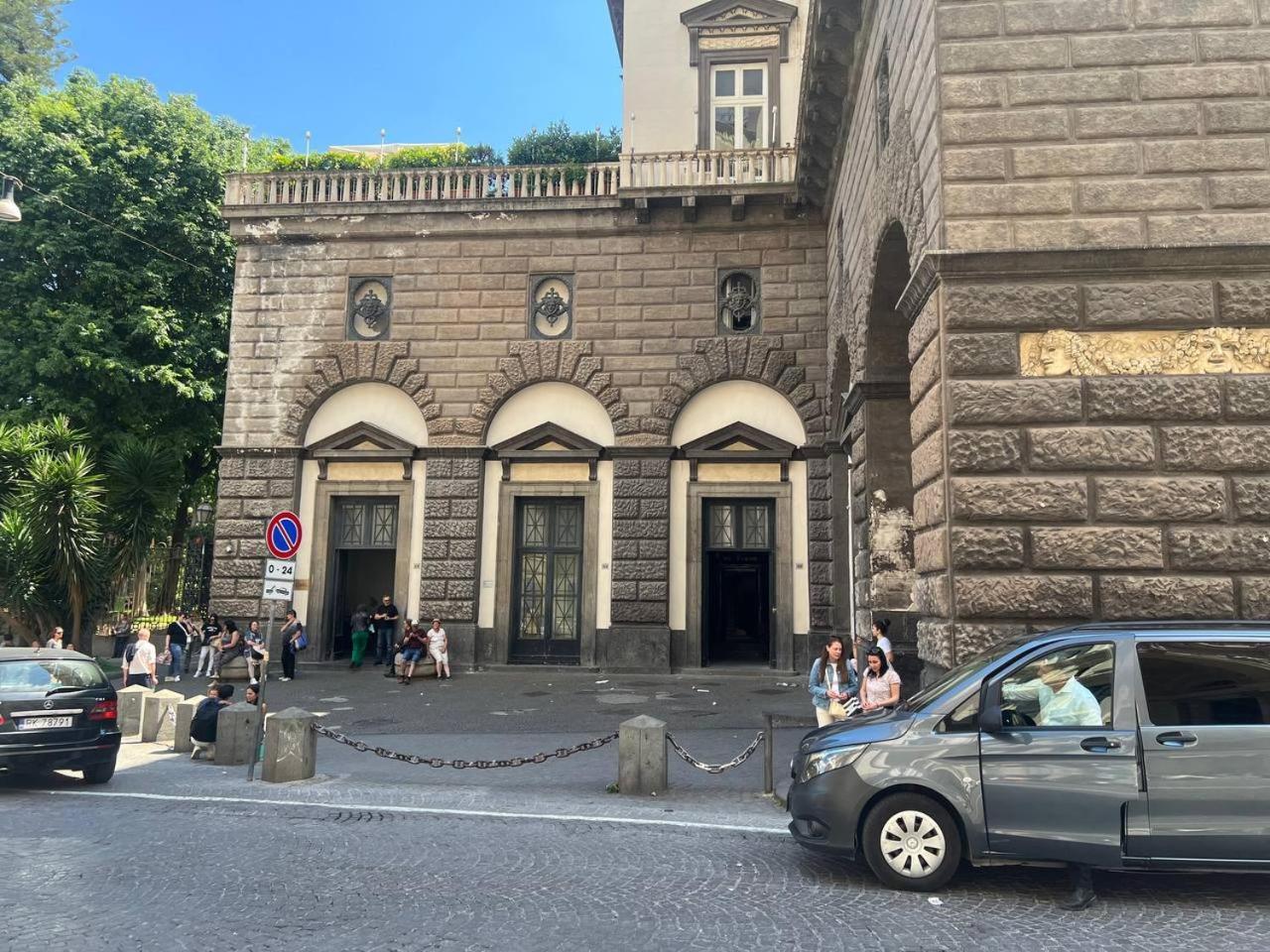 Casa Giulia Piazza Plebiscito Apartment Наполи Екстериор снимка