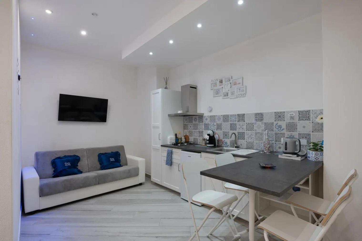 Casa Giulia Piazza Plebiscito Apartment Наполи Екстериор снимка